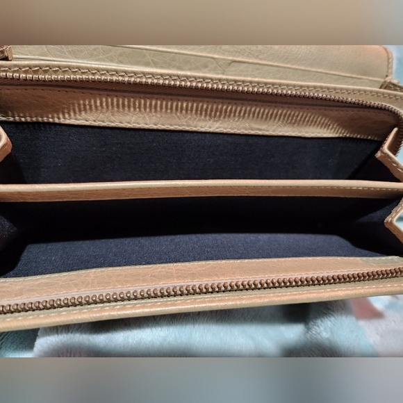 618. Pre-loved Balenciaga classic continental long leather wallet - Picture 5 of 7